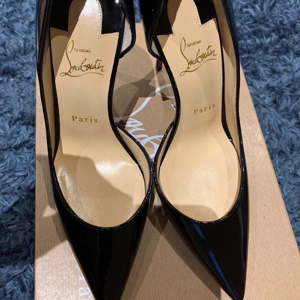 RED BOTTOM 👠 CHRISTIAN LOUBOUTIN